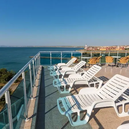 Crows Nest Apartament Aheloy